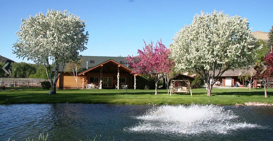 Rainbows End Recovery Center LLC
